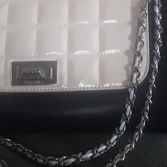 Chanel Lambskin//Patent Flap  2.55 Chain Shoulder Bag 2000-2002 - Picture 7 of 16